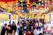 梦见小鸡宁夏银川：非遗焰火迎端午 市民“粽”享夏日时光